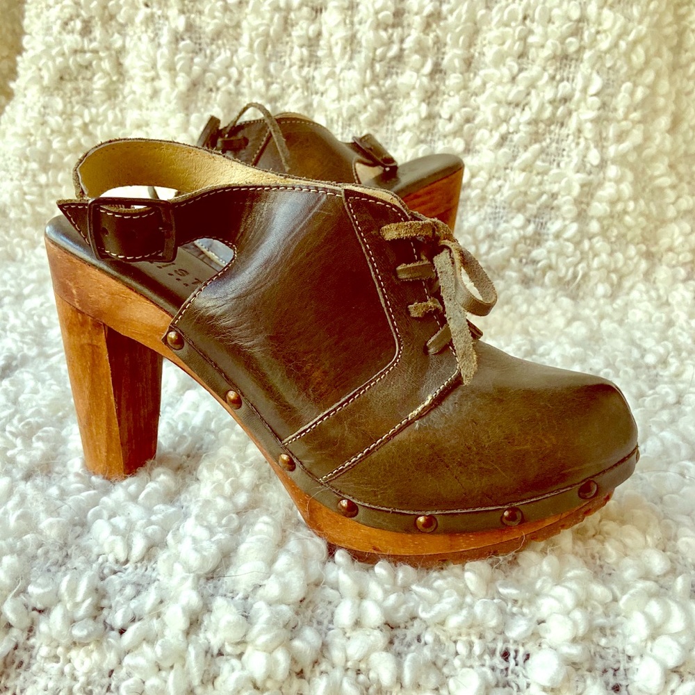 BED STU Leather & Wood Heeled Clogs w Leather lace